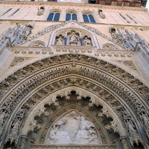 Pročelje Zagrebačke prvostolnice bez skela otkriva ljepotu svetosti